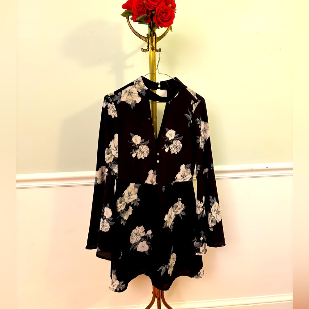 Socialite Floral Mini Dress Flare Sleeves Size Medium